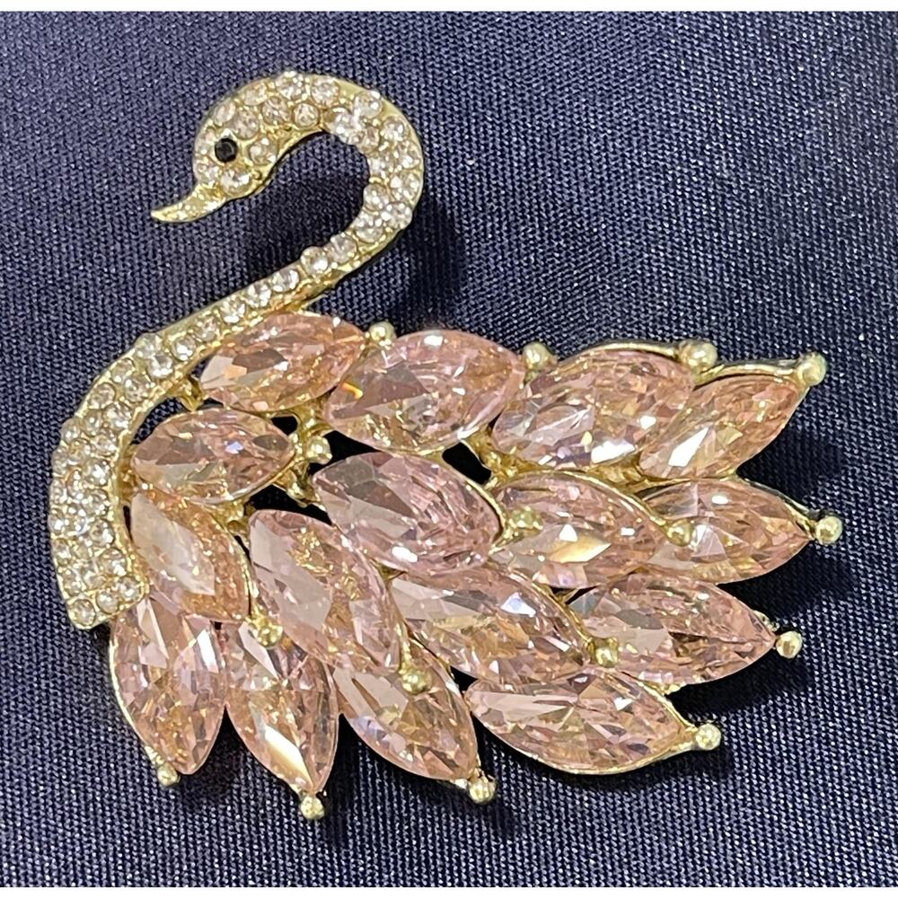 NWOT Swan Bird Brooch Lapel Pin Pink Rhinestone Glass Yellow Gold Toned